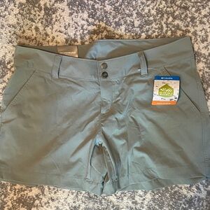 New with tags Saturday trail Columbia shorts.